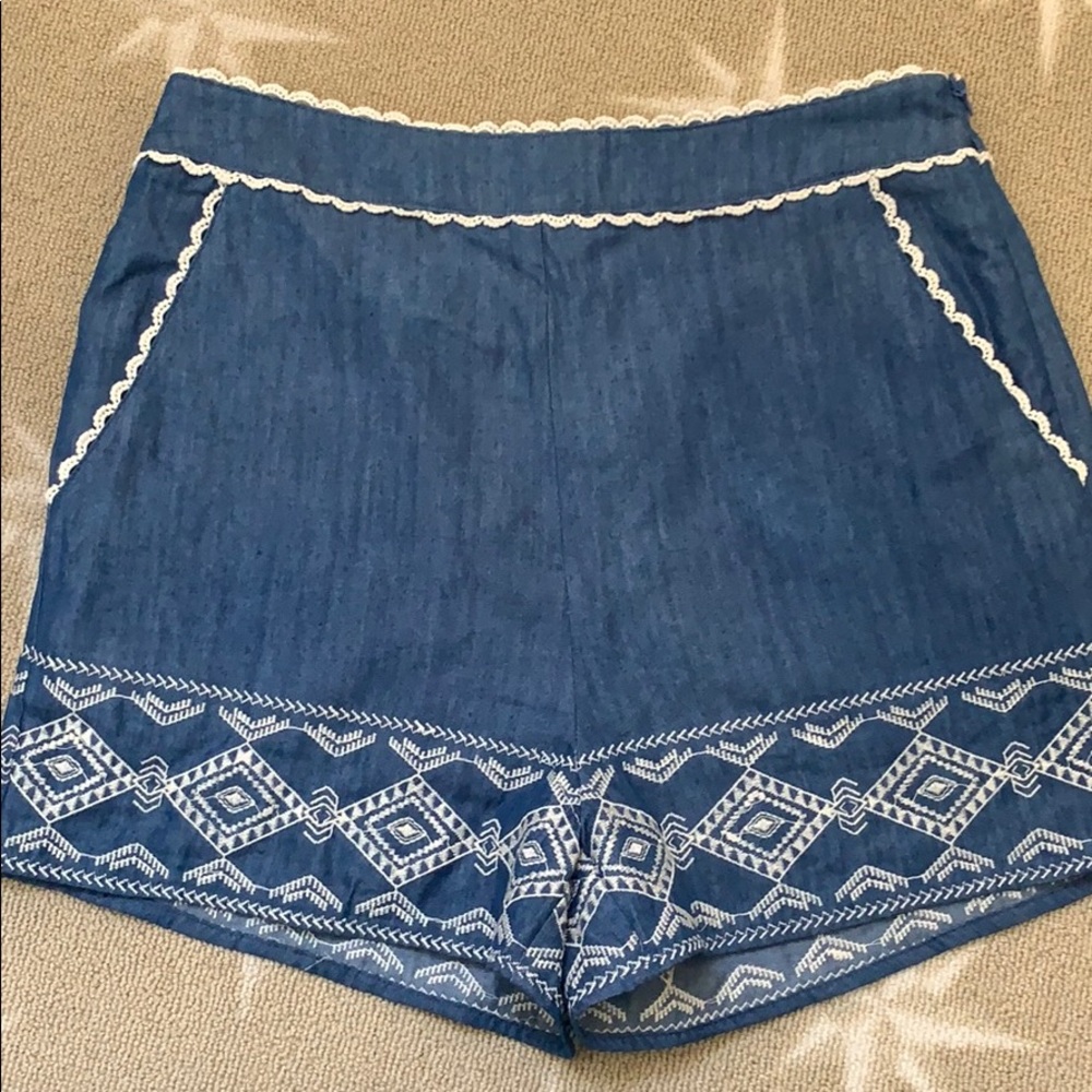 Embroidered shorts J by J.O.A. size s